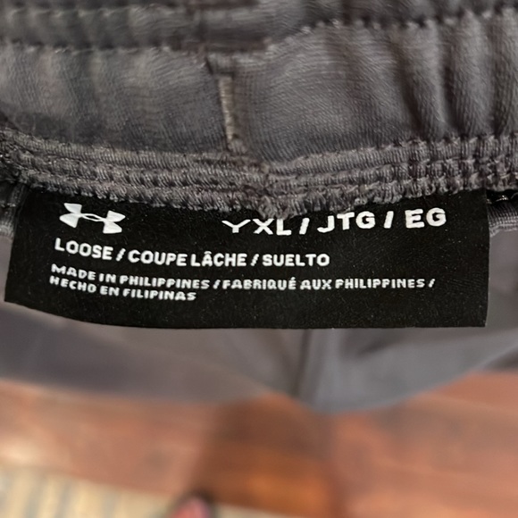 Under armour boy gray running pants, size YXL - Picture 3 of 3